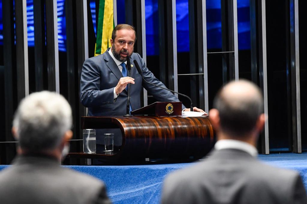 Alexandre-Silveira-Tribuna-Senado-1