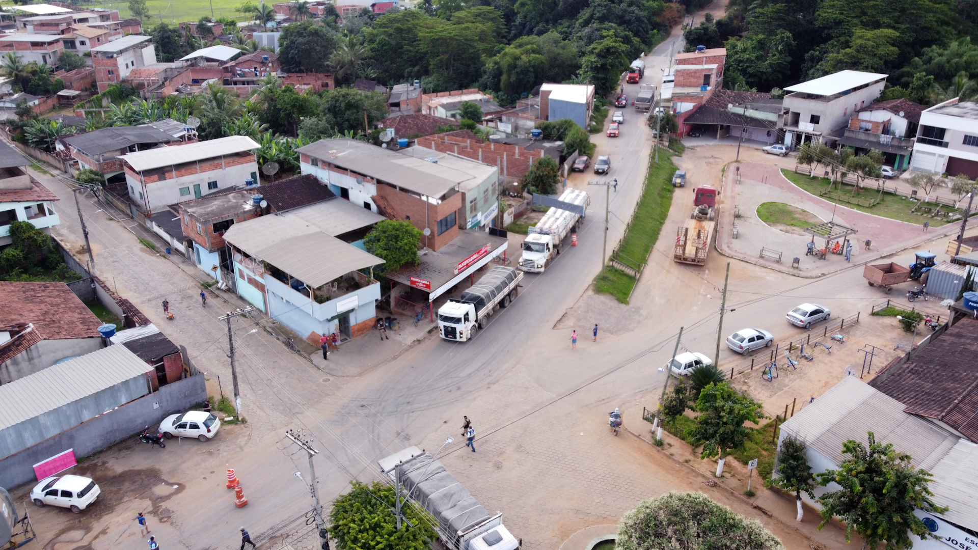 transito-de-caminhoes-2